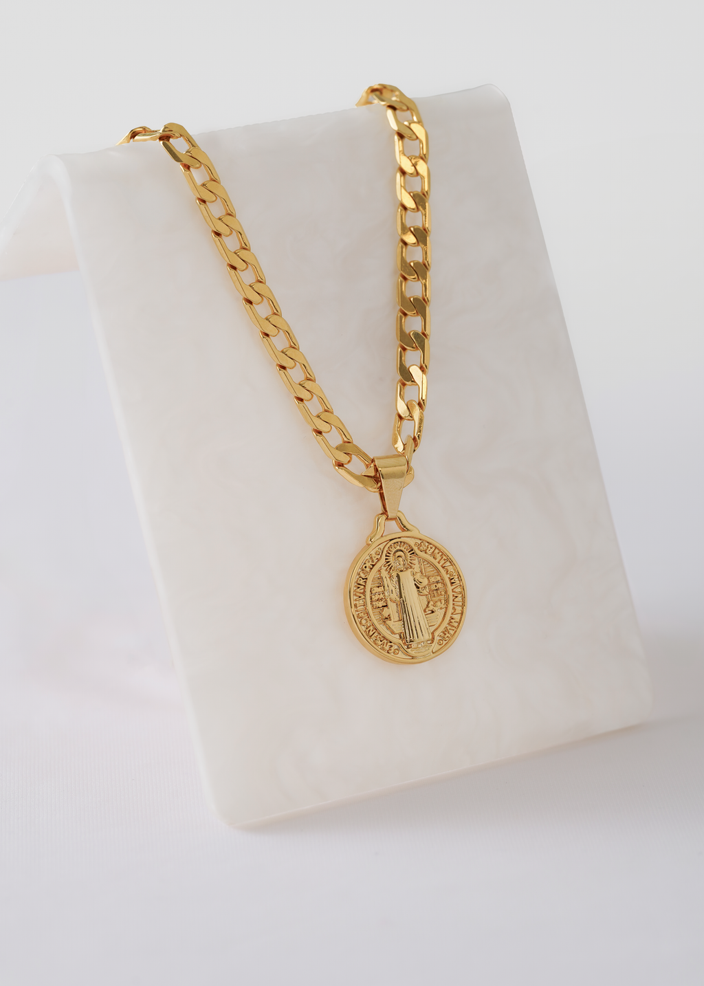 D Medalla de San Benito